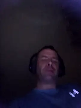 Snapshot of Nidge251 chatting on 10/21/25, 04:35 Nidge251 online show from 10/21/25, 04:35