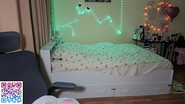 boozekirs  online show from 04/15/26, 02:18