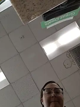 HTXBELLE online show from 11/12/25, 08:19