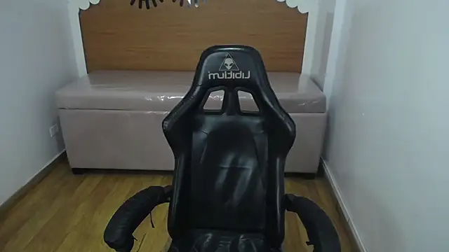 catalina25 t online show from 10/04/25, 01:03