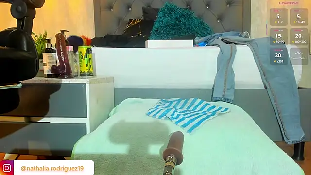 Snapshot of Nathalia_rodriguezz chatting on 10/19/25, 03:01 Nathalia rodriguezz online show from 10/19/25, 03:01