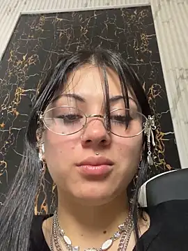 Snapshot of Guxplo_ chatting on 09/27/25, 12:43 Guxplo  online show from 09/27/25, 12:43