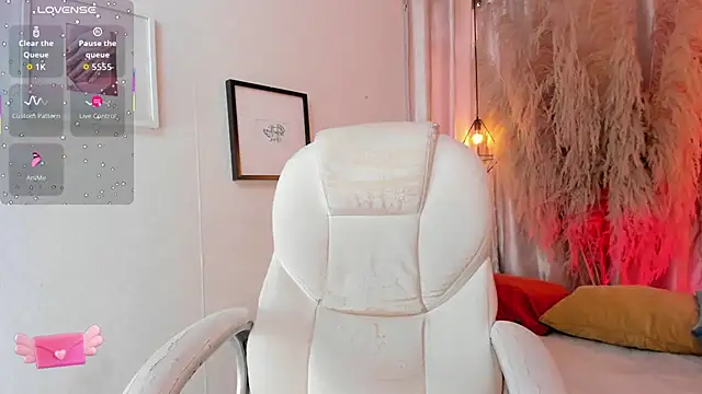 iiangel  online show from 09/18/25, 08:44