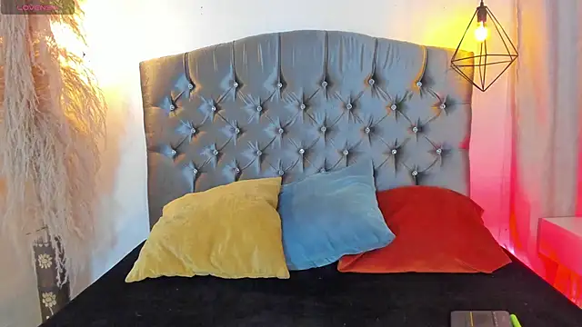 iiangel  online show from 10/21/25, 03:18