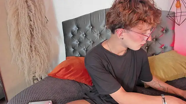 iiangel  online show from 10/26/25, 03:34