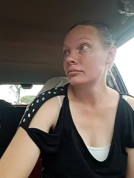 redsparrowXxXx online show from 04/18/26, 06:50