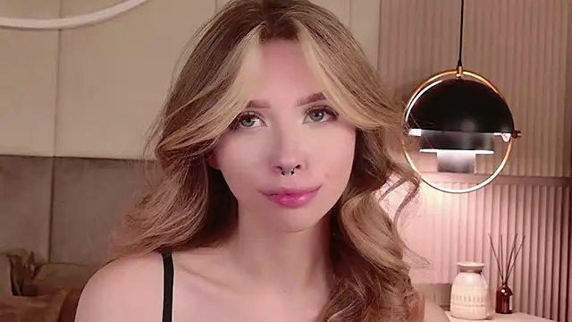 Snapshot of Sierra_Fane chatting on 07/20/26, 10:39 Sierra Fane online show from 07/20/26, 10:39