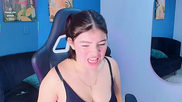 Zamira Taylor online show from 10/22/25, 03:18