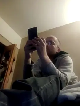 Snapshot of taterae chatting on 11/04/25, 01:32 taterae online show from 11/04/25, 01:32