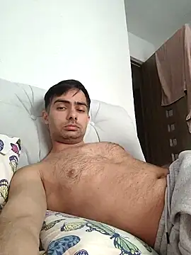 Snapshot of andreiiiii2025 chatting on 03/31/26, 10:48 andreiiiii2025 online show from 03/31/26, 10:48