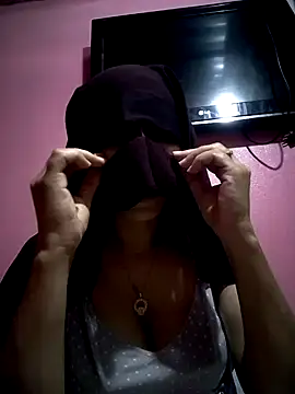 Snapshot of -Zomord chatting on 03/15/25, 08:21 -Zomord online show from 03/15/25, 08:21