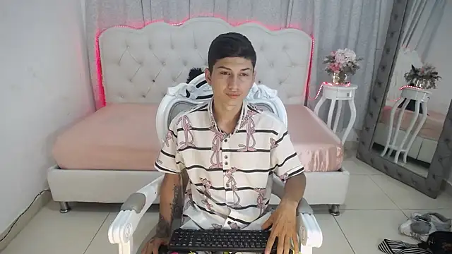 katty And alex online show from 02/19/25, 06:54