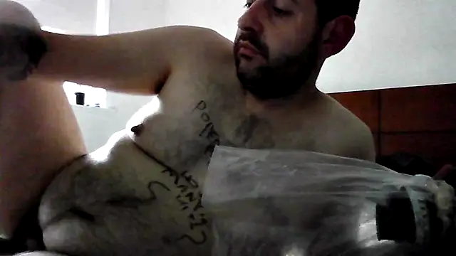 Snapshot of kinkyfag94 chatting on 12/18/25, 10:05 kinkyfag94 online show from 12/18/25, 10:05