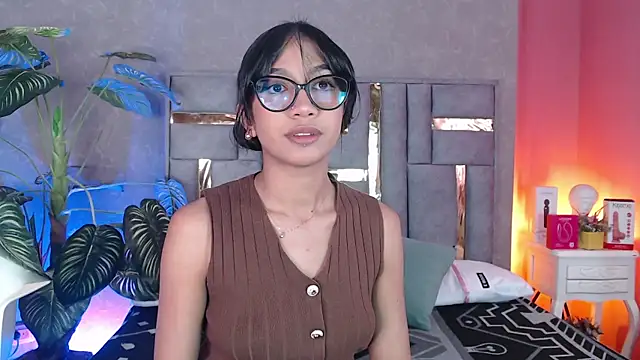 Tyla Ks online show from 11/17/25, 07:52