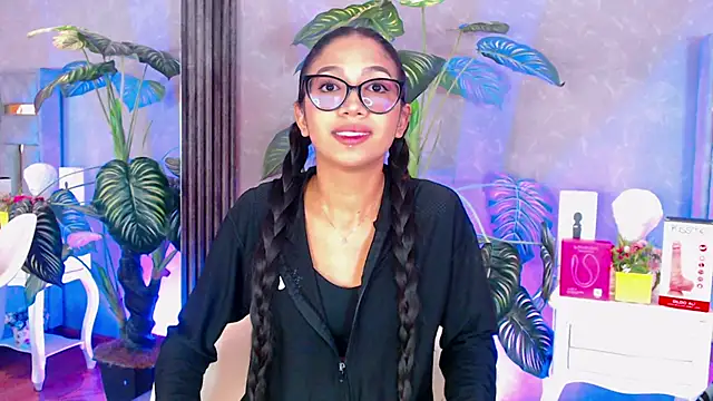 Tyla Ks online show from 12/04/25, 07:33