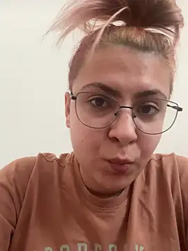 Snapshot of KittieHallo chatting on 02/25/25, 03:05 KittieHallo online show from 02/25/25, 03:05