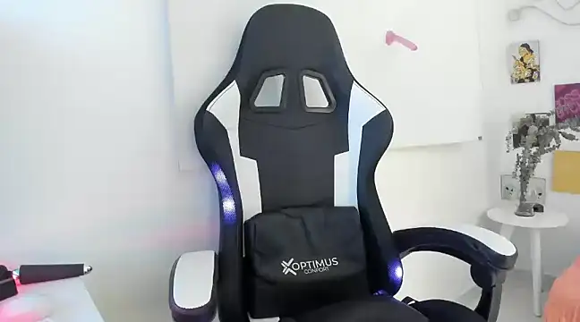 agaataa  online show from 03/19/25, 10:44