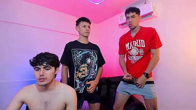 Snapshot of Fun_BoysW chatting on 02/28/25, 02:09 Fun BoysW online show from 02/28/25, 02:09