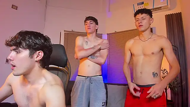 Snapshot of Fun_BoysW chatting on 03/11/25, 01:59 Fun BoysW online show from 03/11/25, 01:59