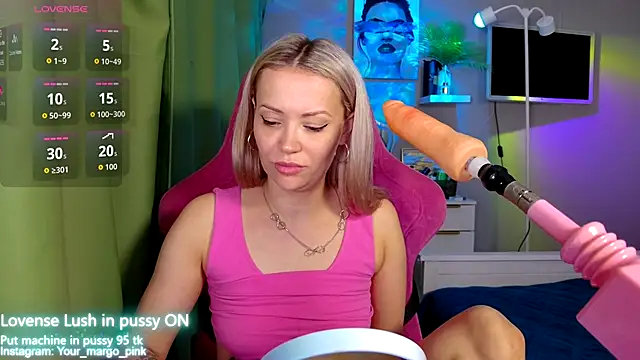 Snapshot of Margony chatting on 10/13/25, 07:19 Margony online show from 10/13/25, 07:19