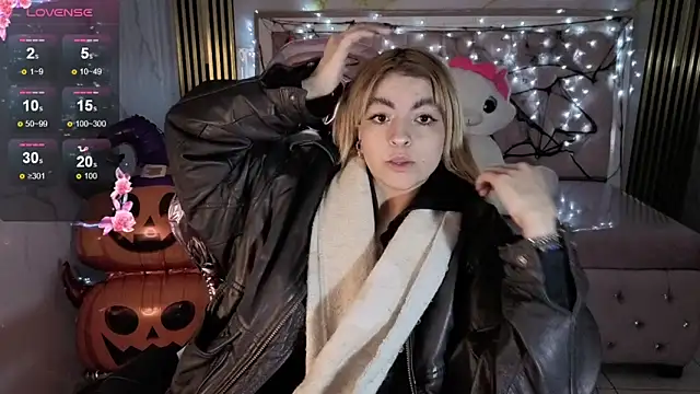 lili conor s online show from 10/30/25, 03:52