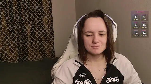 Luna Loveee online show from 11/17/25, 03:23