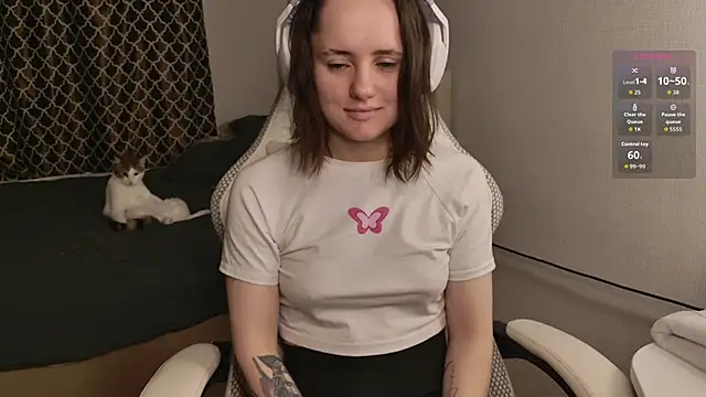 Luna Loveee online show from 11/22/25, 04:11