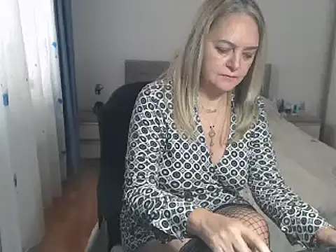 MatureDiana online show from 02/18/25, 07:10