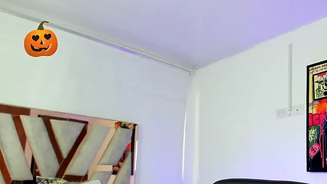 ValeAmayaa online show from 10/15/25, 09:15