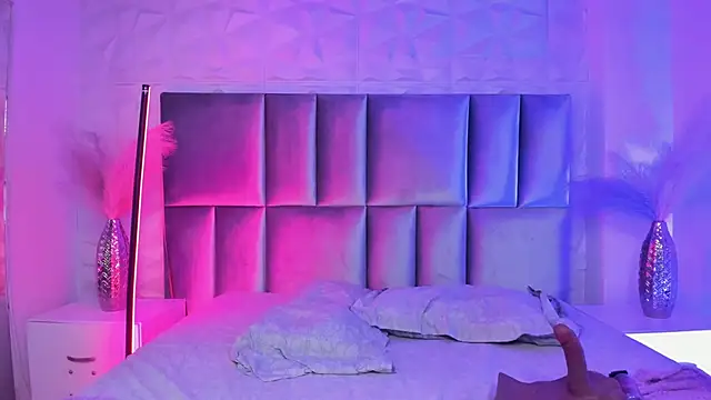 Selene bennet online show from 04/11/26, 07:45