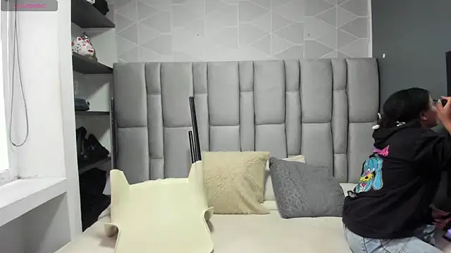 Natasha rose   online show from 09/17/25, 07:15