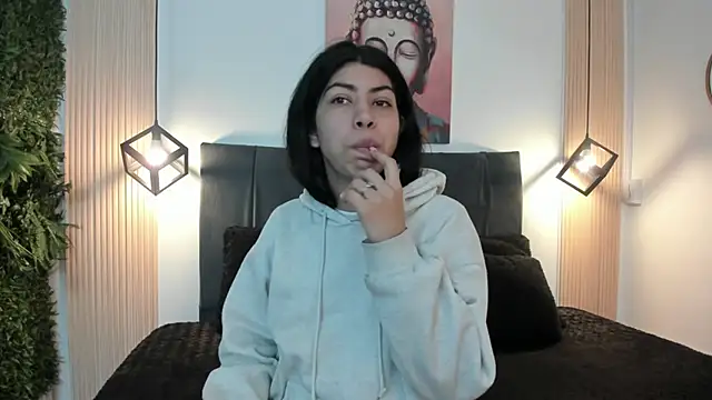 Snapshot of Cassie_bloom chatting on 02/01/26, 03:27 Cassie bloom online show from 02/01/26, 03:27