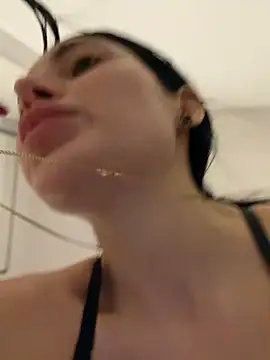 Mia Splash online show from 04/17/26, 06:33