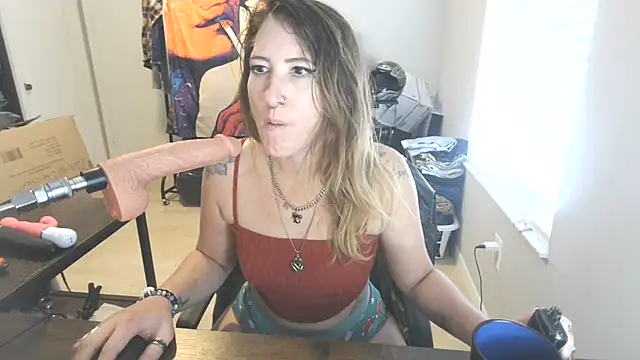 Snapshot of M3TAA chatting on 10/24/25, 09:33 M3TAA online show from 10/24/25, 09:33