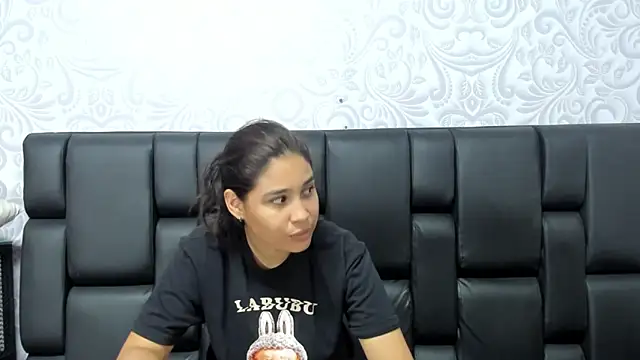 Snapshot of ElizaAndQuisha chatting on 09/17/25, 01:13 ElizaAndQuisha online show from 09/17/25, 01:13
