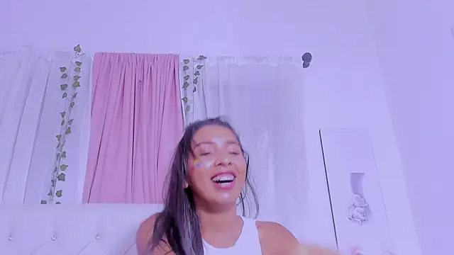 Snapshot of Emma_lorense22 chatting on 03/21/25, 01:24 Emma lorense22 online show from 03/21/25, 01:24