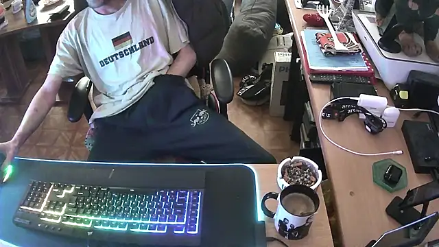 Snapshot of DerGeileLoveboy chatting on 03/23/26, 07:01 DerGeileLoveboy online show from 03/23/26, 07:01