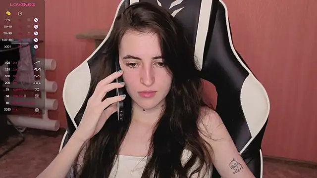 Snapshot of reaiss chatting on 09/19/25, 02:35 reaiss online show from 09/19/25, 02:35