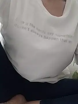 Snapshot of BUSE8821 chatting on 09/22/25, 06:37 BUSE8821 online show from 09/22/25, 06:37