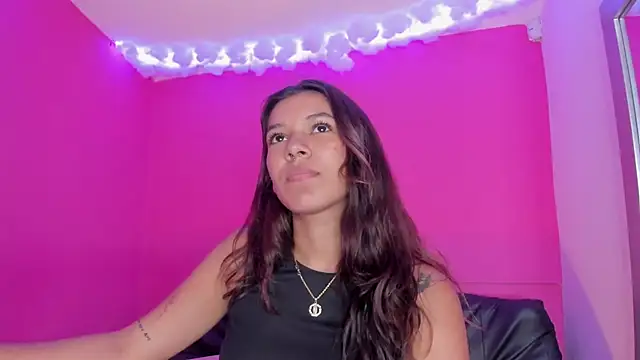 violett 24  online show from 03/05/25, 07:06