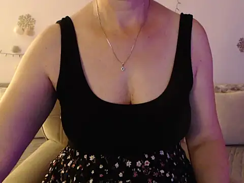 Snapshot of YourfantasyGiuly chatting on 07/01/26, 06:37 YourfantasyGiuly online show from 07/01/26, 06:37
