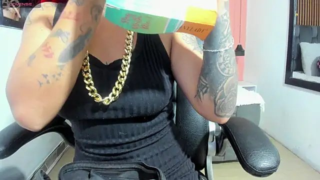 Snapshot of Georgina_Vega chatting on 10/29/25, 07:43 Georgina Vega online show from 10/29/25, 07:43