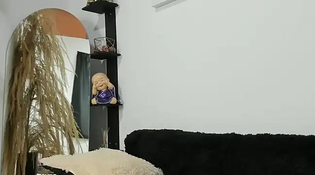 Snapshot of MarianaZapataa chatting on 02/24/25, 12:26 MarianaZapataa online show from 02/24/25, 12:26