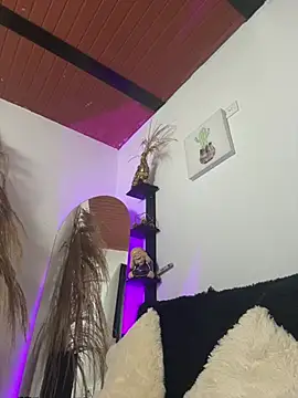 Snapshot of MarianaZapataa chatting on 03/03/25, 03:20 MarianaZapataa online show from 03/03/25, 03:20