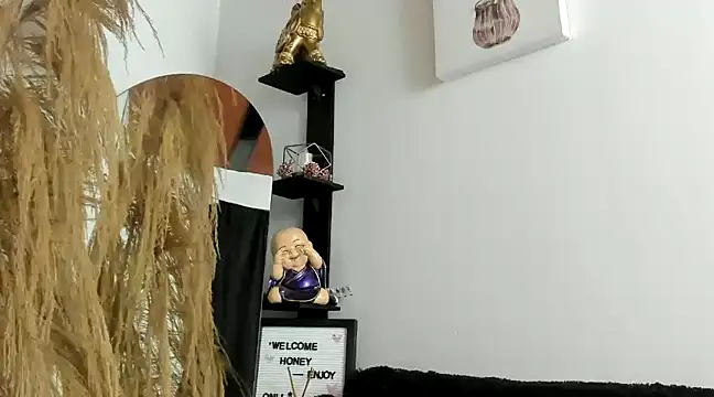 Snapshot of MarianaZapataa chatting on 03/11/25, 10:53 MarianaZapataa online show from 03/11/25, 10:53