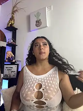 Snapshot of MarianaZapataa chatting on 03/12/25, 01:58 MarianaZapataa online show from 03/12/25, 01:58