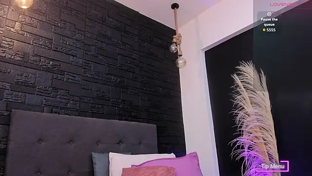 Maite Smith  online show from 10/11/25, 12:15