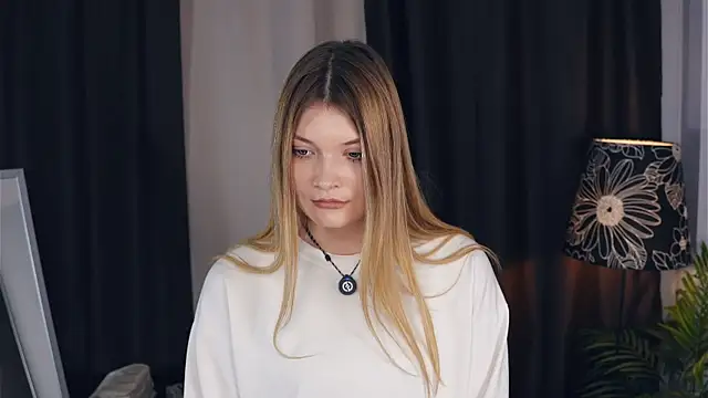 Snapshot of AnnisAtlee chatting on 10/03/25, 02:25 AnnisAtlee online show from 10/03/25, 02:25