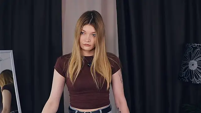 Snapshot of AnnisAtlee chatting on 10/04/25, 08:23 AnnisAtlee online show from 10/04/25, 08:23