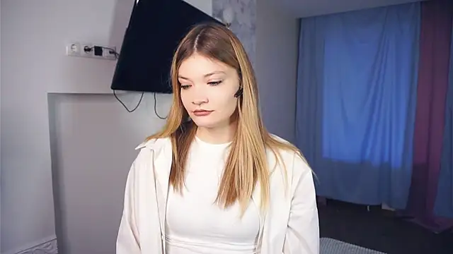 Snapshot of AnnisAtlee chatting on 10/15/25, 06:35 AnnisAtlee online show from 10/15/25, 06:35